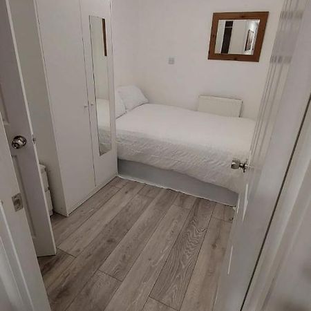 Double En-Suite Room Available In 3 Bed Apt Londen Buitenkant foto