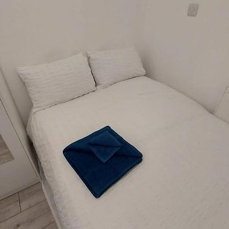 Double En-Suite Room Available In 3 Bed Apt Londen Buitenkant foto