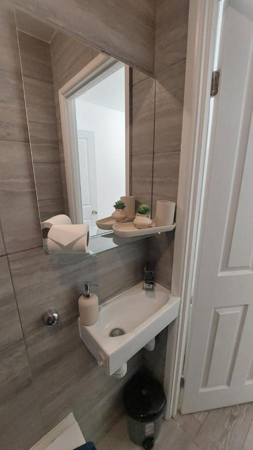Double En-Suite Room Available In 3 Bed Apt Londen Buitenkant foto