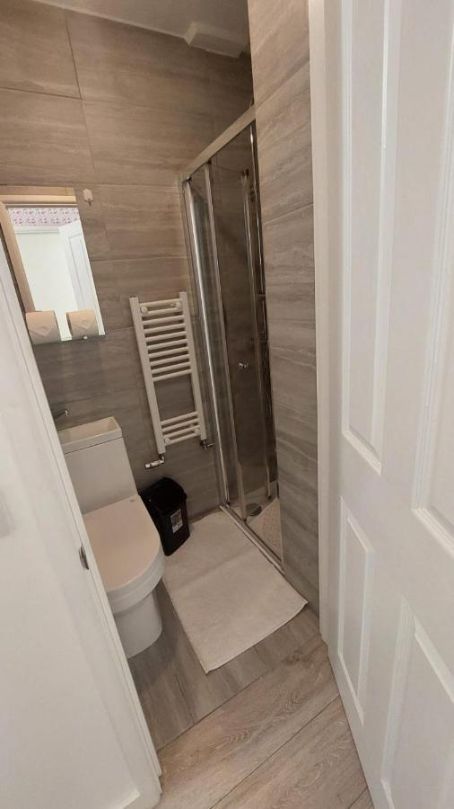 Double En-Suite Room Available In 3 Bed Apt Londen Buitenkant foto