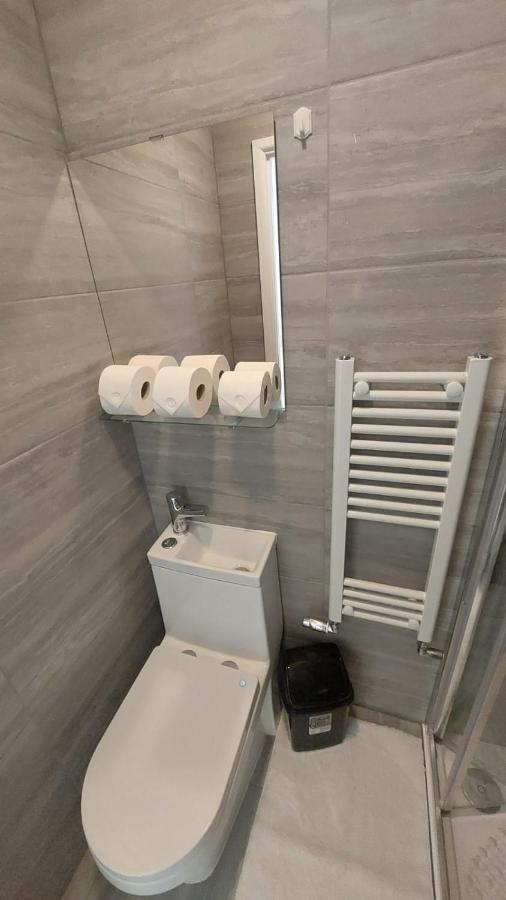 Double En-Suite Room Available In 3 Bed Apt Londen Buitenkant foto